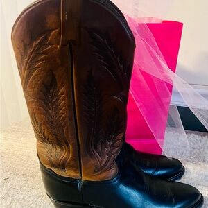 Tony Lama Women’s Vintage  Two-Tone Leather Cowboy Boots